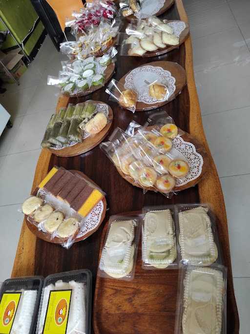 Kue-Kue Ibu Hasan - Manyar Rejo 8