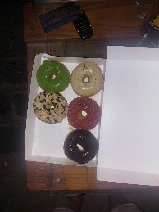 Madona Donuts 10