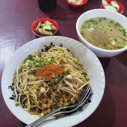 Atho Pangsit Mie Ayam Sumatera Bangka - Klampis Anom 7