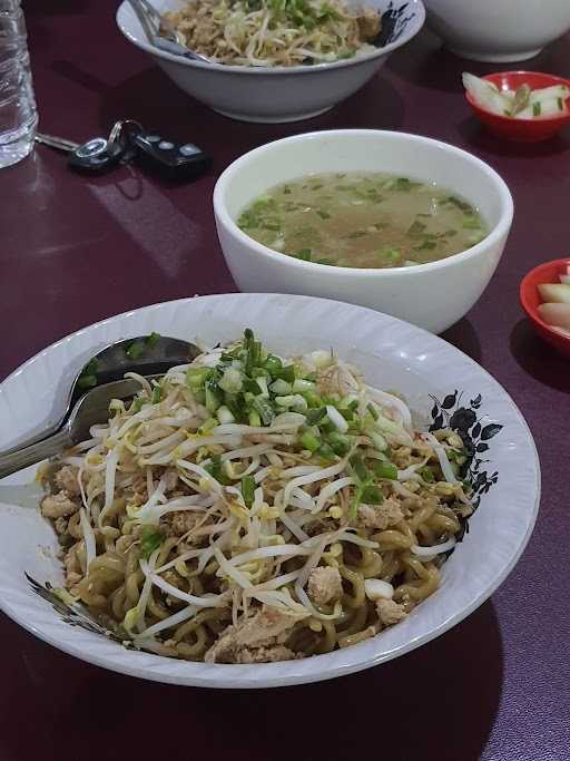 Atho Pangsit Mie Ayam Sumatera Bangka - Klampis Anom 4