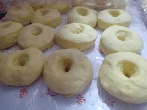 Donat Putri Jl.Wonorejo Indah Timur 1 No.30/Kav,128 3