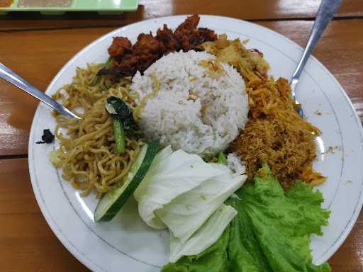 Nasi Uduk & Ayam Goreng Lahap 6