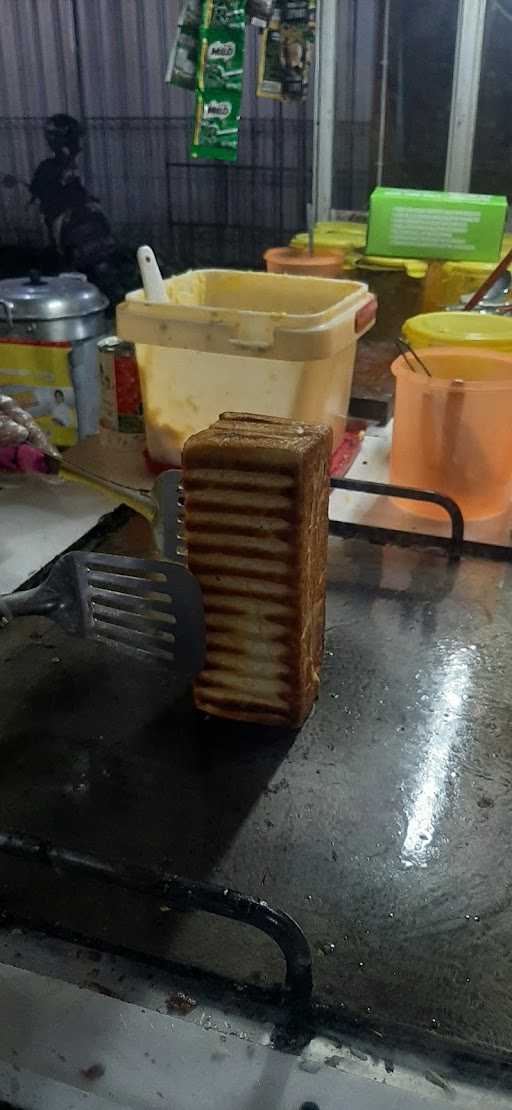 Roti Bakar & Kukus Aa' Davin - Keputih 1