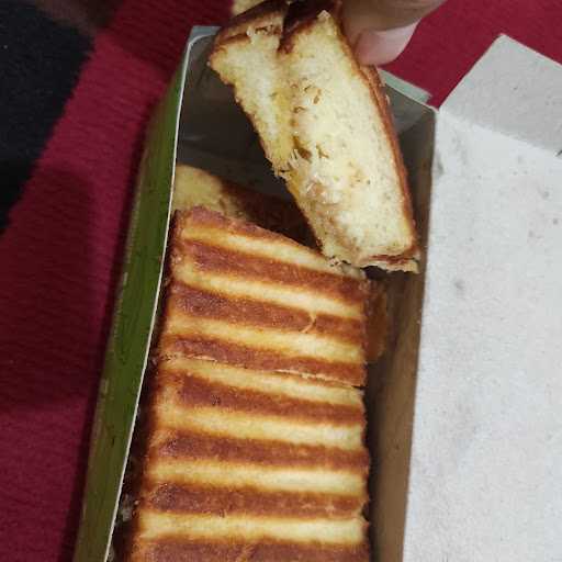 Roti Bakar & Kukus Aa' Davin - Keputih 4