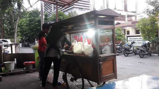 Sate Pak Imam Depan Polsek 8