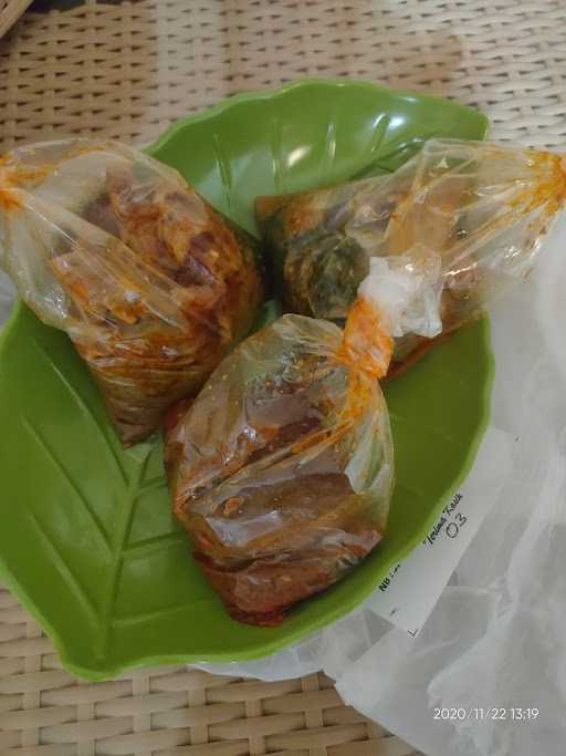 Ampera Dhelvy Masakan Padang 5