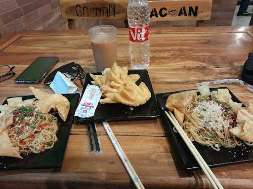 Mie Gacoan Sukun Kota Malang 9