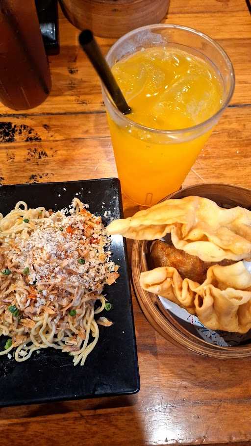 Mie Gacoan Sukun Kota Malang 8