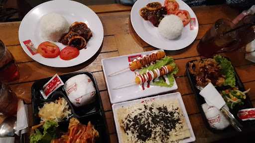 Amazy Family Resto Sumber 8