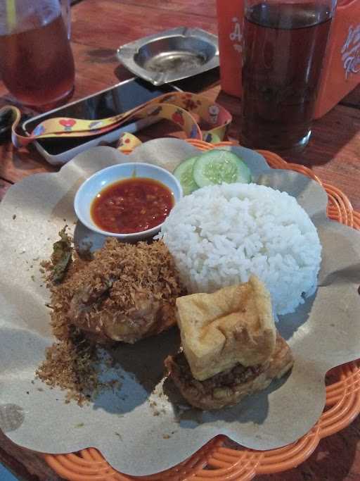 Rumah Makan Ayam Goreng Serundeng 1