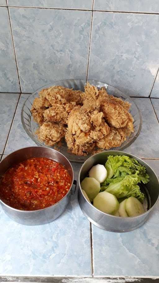 ¨Ayam Geprek Ajurrr¨ Restaurant 7