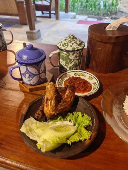 Warung Makan Rumah Kayu Sitiarjo 2