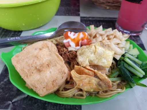 Warung Mie Huha 3