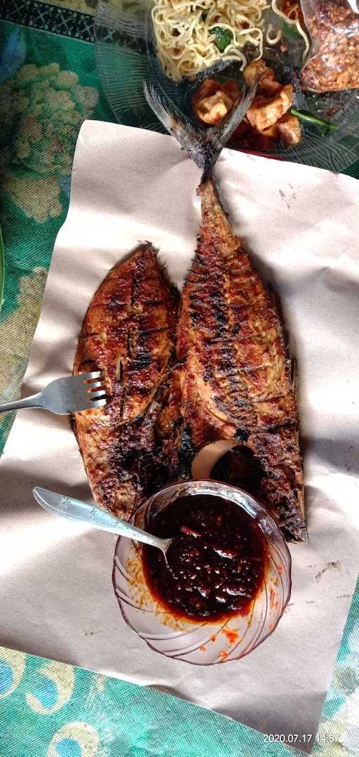 Ikan Bakar Bu Emi 9