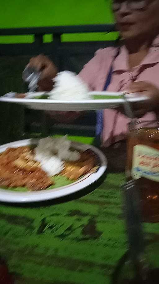 Ayam Bakar/Goreng Solo Jember 1