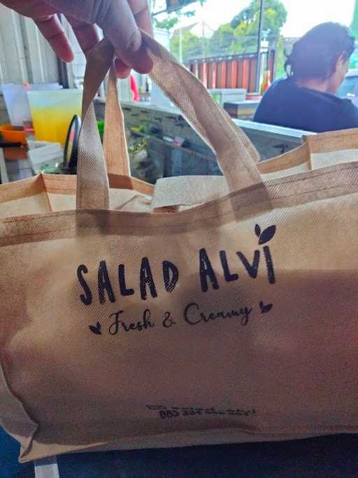 Salad Alvi & Resto Karimata 8