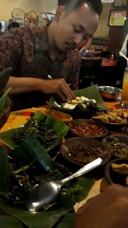 Waroeng Spesial Sambal Ss Jember 2