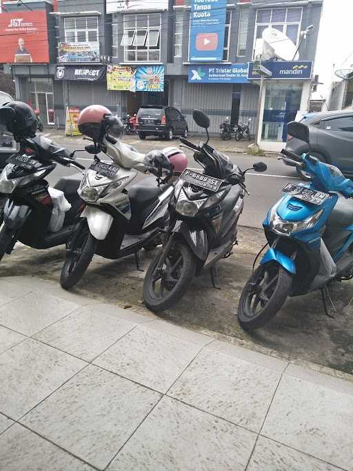 Warung Soto Ibu Hj. Sofia 10