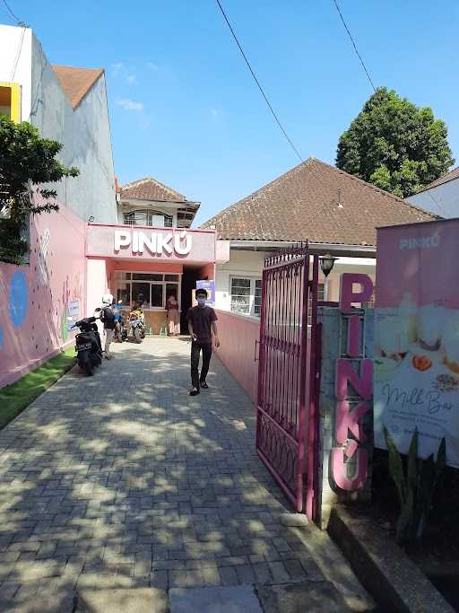 Pinku Milkbar Bandung 10