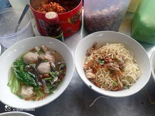 Mie Abud (Mie Yamin Bakso Pangsit) 4