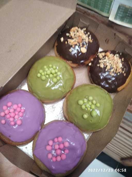 Devina Sweet Donuts 1