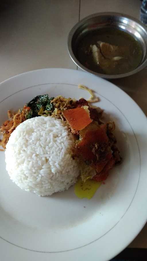 Warung Makan Babi Guling Ari Rejeki 3