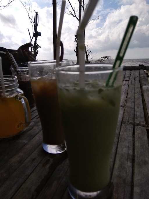 Coffeeku Warung Tepi Pantai 4