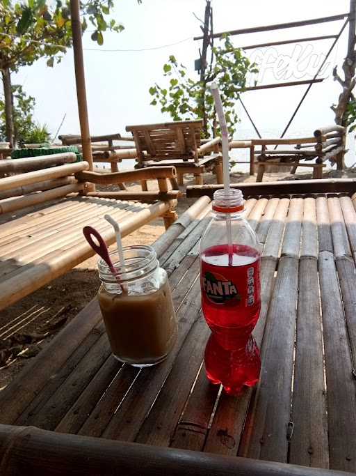 Coffeeku Warung Tepi Pantai 3