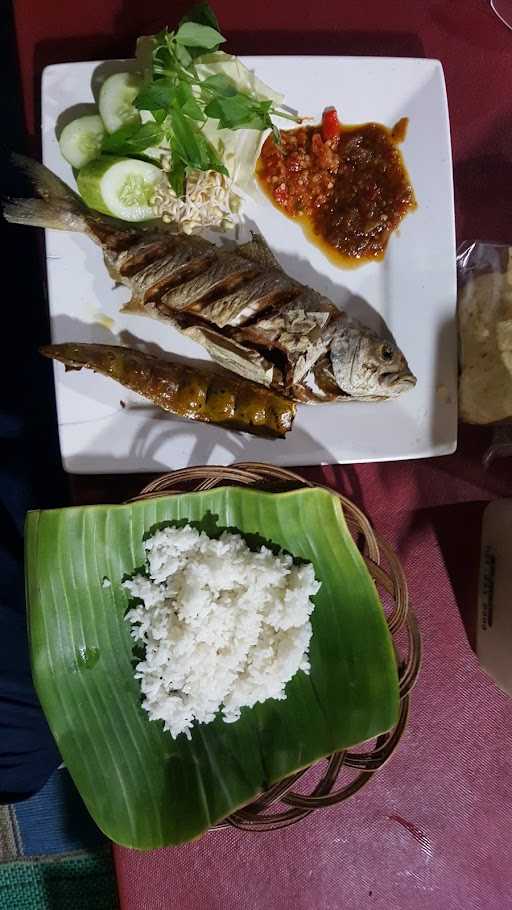 Ikan Bakar Dan Ayam Mbak Santi 10