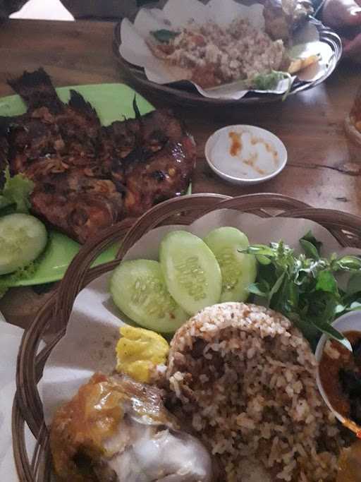 Saung Pojok_Kalisuren 10