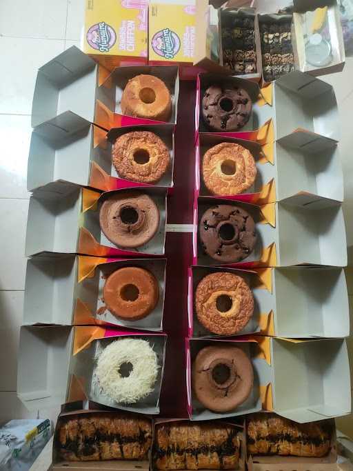 Humaira Sweetcake (Jawaranya Chiffon, Brownies, Lekker Holland Dan Banana Strudel) 8