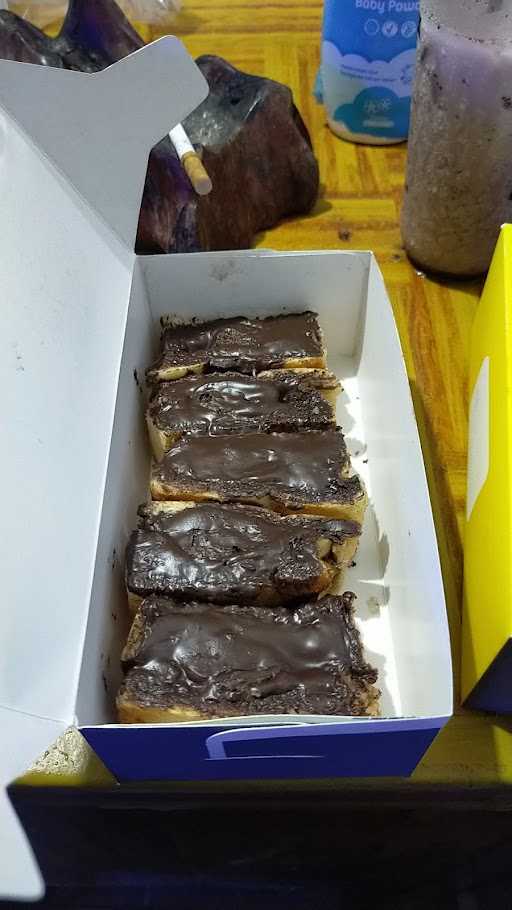 Roti Bakar Premier, Pongtiku 4