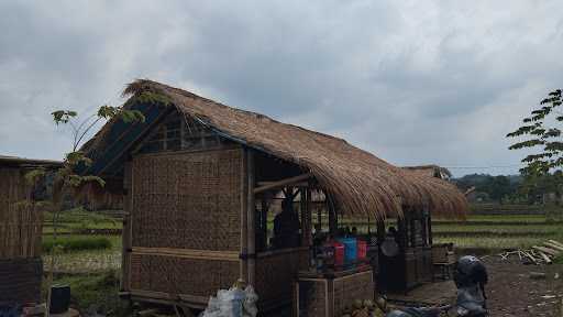 Warung Es Kelapa Muda Sawah Sampiran 3