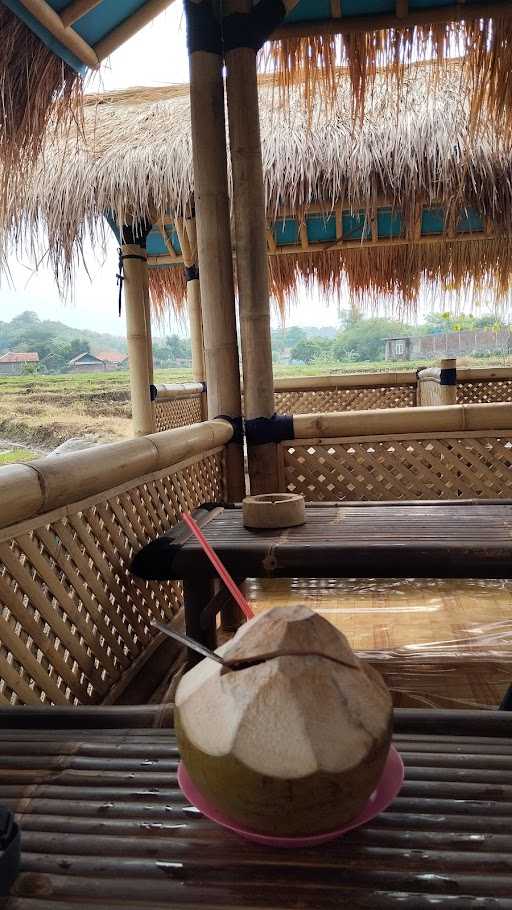 Warung Es Kelapa Muda Sawah Sampiran 1