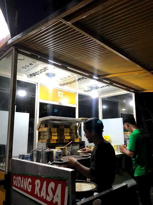 Martabak Gudang Rasa Dg. Tata 4