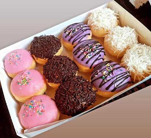 Queen Donuts 5