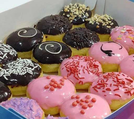 Queen Donuts 8