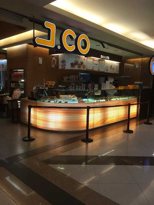 J.Co Donuts & Coffee 1