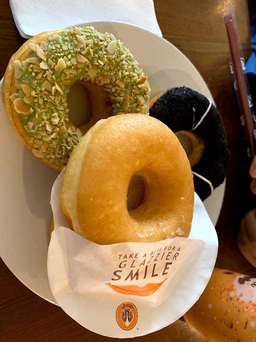 J.Co Donuts & Coffee 10