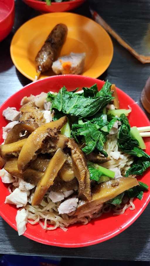 Bakmi Lung Kee - Hayam Wuruk 8