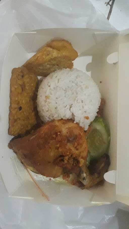 Ayam Penyet Sambel Setaan Bunda Qila 10