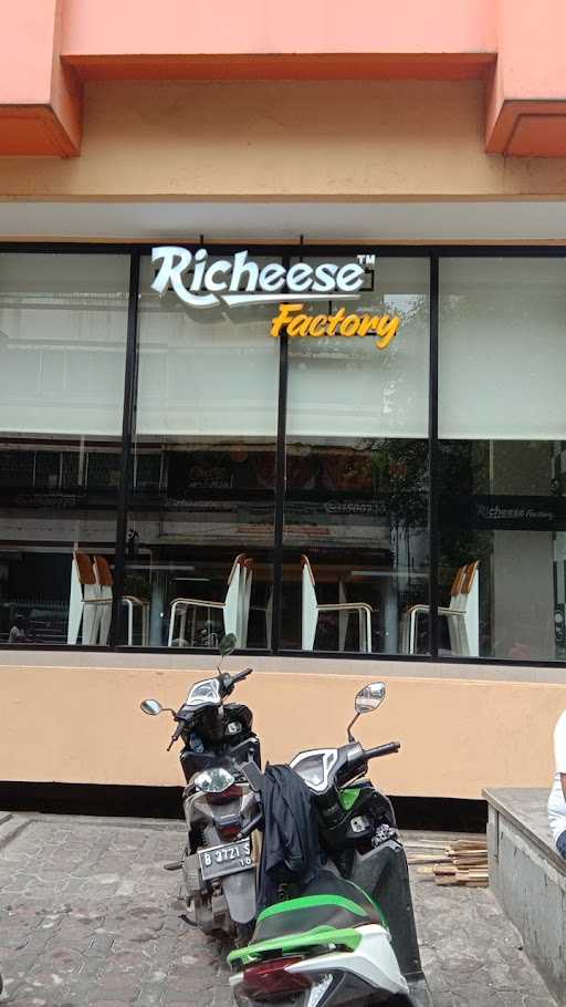 Richeese Factory Lokasari 10