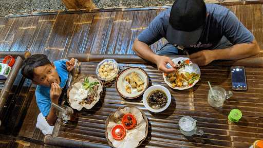 Kedai Puyuh Ungkep Bapak Waru 8