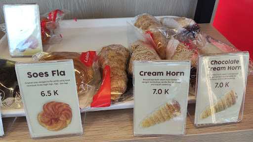 Laritta Bakery - Stasiun Gubeng Baru 10