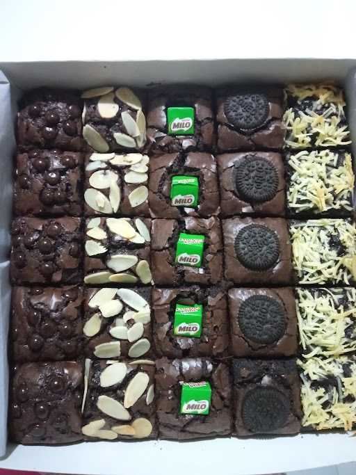 Nimels Kitchen (Brownies, Cake & Cookies) 5