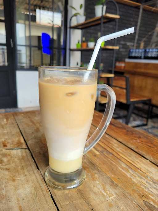 Loko Cafe Stasiun Gubeng 8