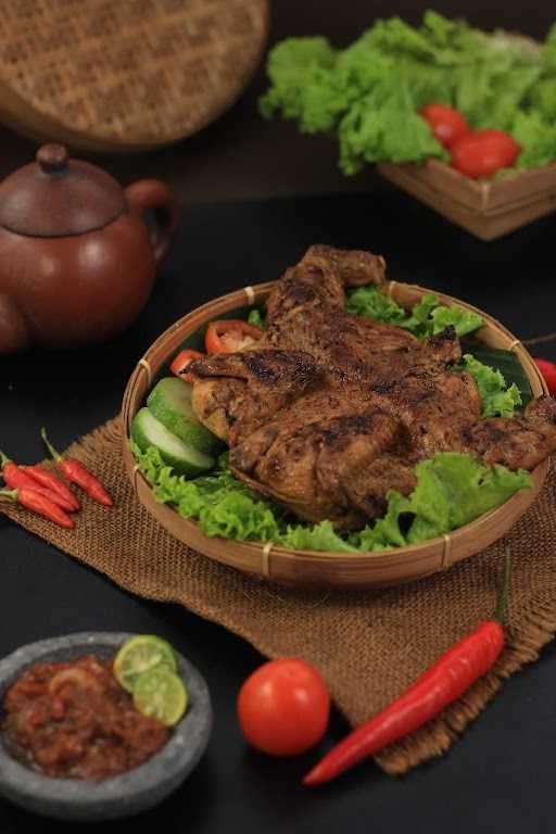 Ayam Abah Arief Pacarkeling (Ayam Bakar Utuh Ayam Goreng Belakang Kedokteran Unair Surabaya) 1