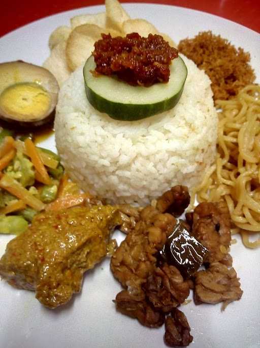 Nasi Campur & Nasi Padang Podomoro - Kaza Mall 9