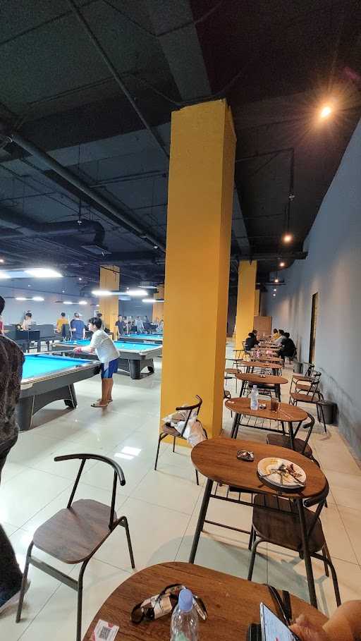 Xyz Billiard & Cafe 6