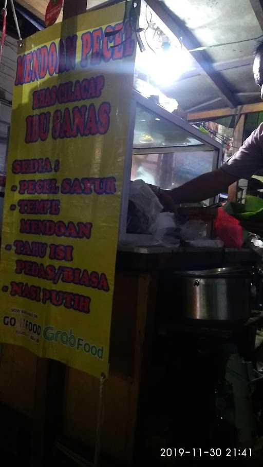 Mendoan Pecel Khas Cilacap Ibu Sanas 10